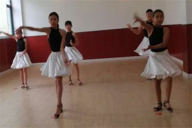 彩虹舞蹈艺术培训中心加盟