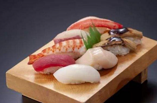 日本游泳鱼骨寿司